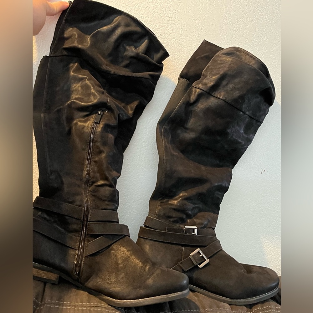 BLACK KNEE HIGH TORRID BUCKLE BOOTS NWOT